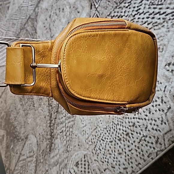 Camel brown small crossbody sling bag with adjustable strap - Picture 2 of 9